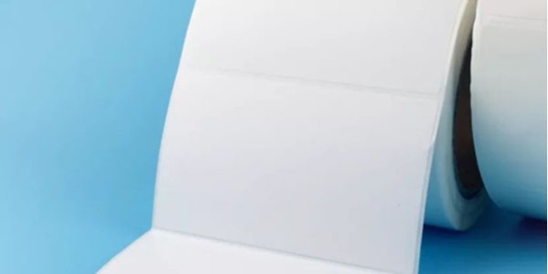 在不幹膠材料中PP合成紙與PVC有什麽區別？