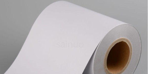 PVC不幹膠（jiāo）材料是不是有（yǒu）黑（hēi）膠的？它有什麽特點？