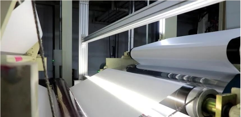 不幹膠材料製造過程（chéng）中為（wéi）什麽有回濕工序?回濕量對材料的平整度有何影響?